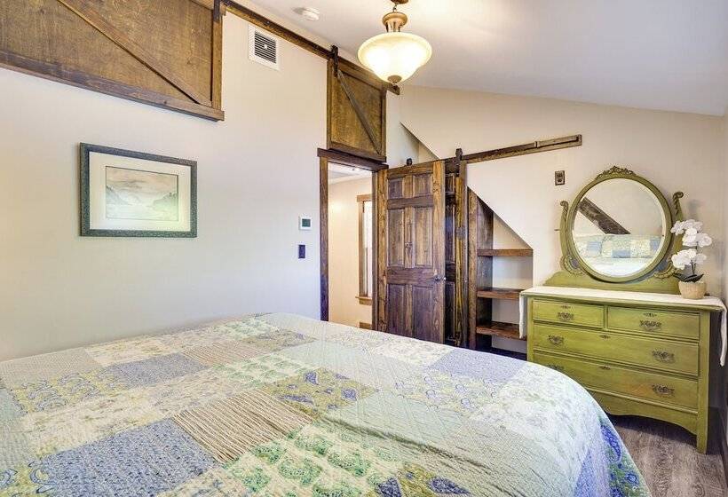 Family Lake & Ski House W/ Paddleboards & Fire Pit