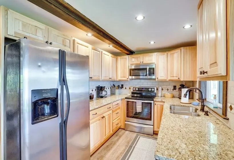 Family Lake & Ski House W/ Paddleboards & Fire Pit