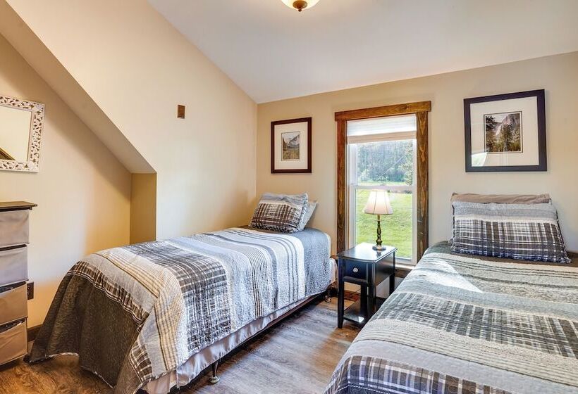 Family Lake & Ski House W/ Paddleboards & Fire Pit