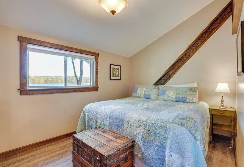 Family Lake & Ski House W/ Paddleboards & Fire Pit