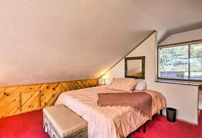 Fox Cottage    Quiet Escape W/ Private Deck!