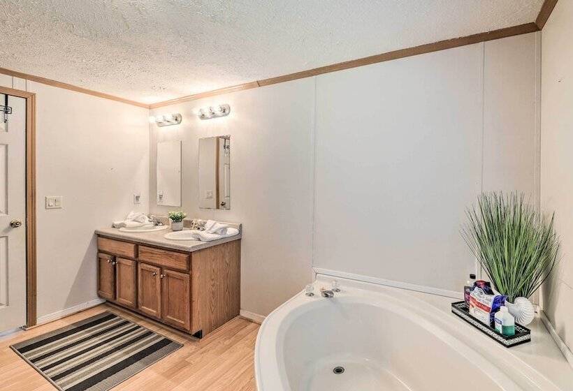 Arapahoe Home W/ Fireplace Near Deer Hunting