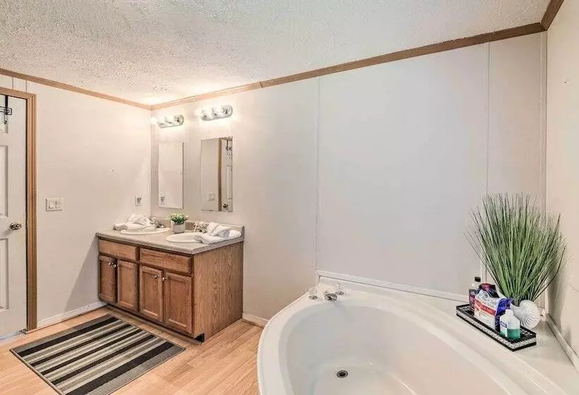 Arapahoe Home W/ Fireplace Near Deer Hunting