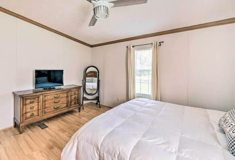 Arapahoe Home W/ Fireplace Near Deer Hunting