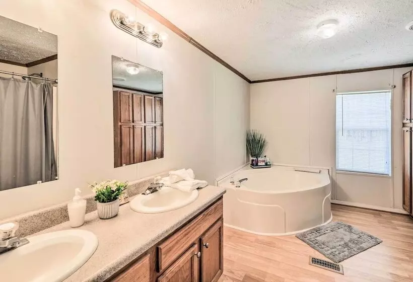 Arapahoe Home W/ Fireplace Near Deer Hunting