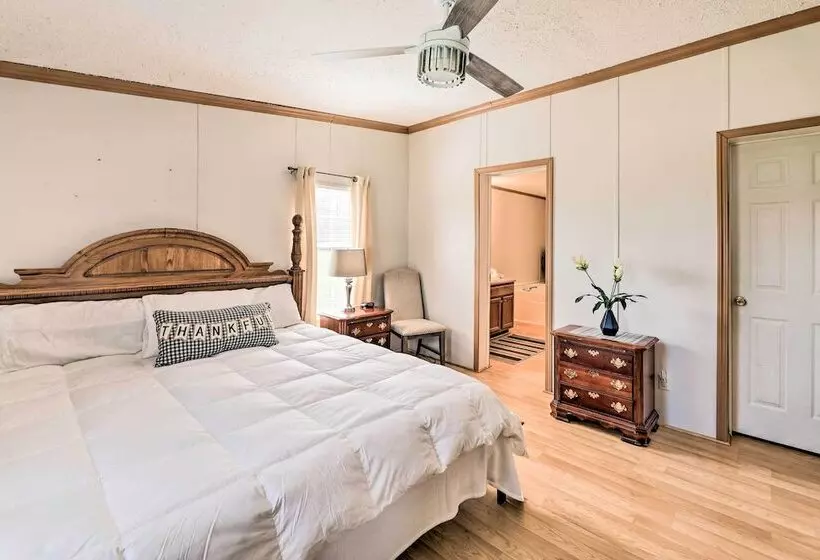 Arapahoe Home W/ Fireplace Near Deer Hunting