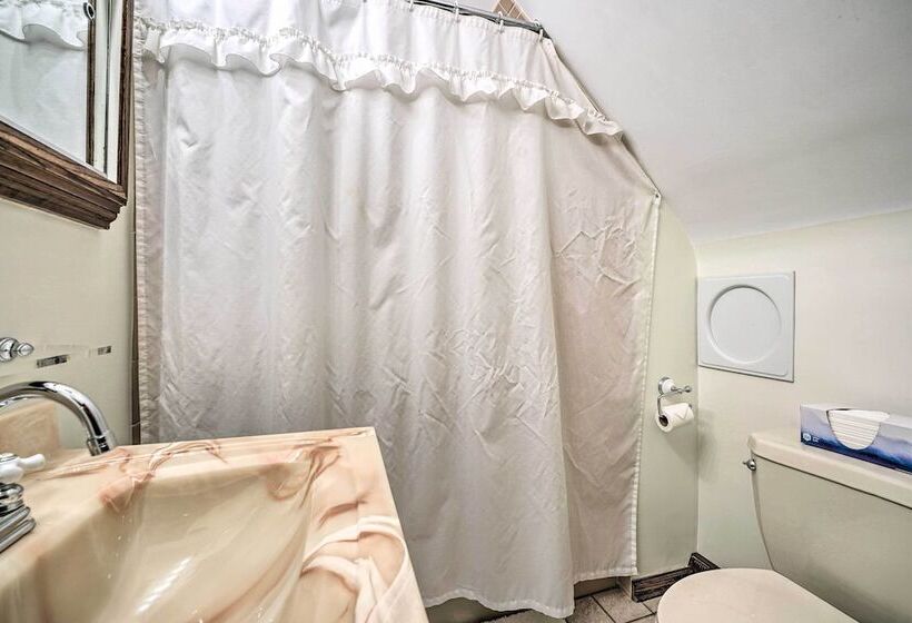 Gorgeous Bremen Home With Lake Access & Yard!