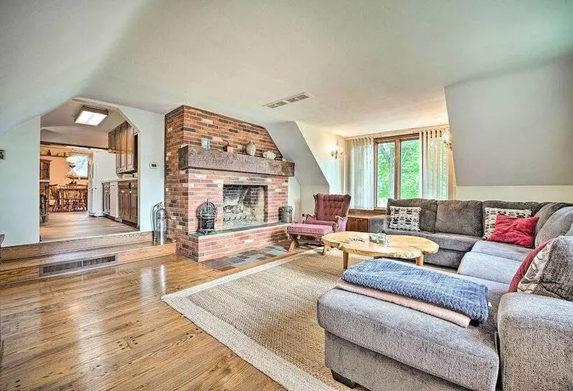 Gorgeous Bremen Home With Lake Access & Yard!