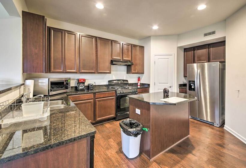 Greenwood Home ~15 Mi To Indianapolis!