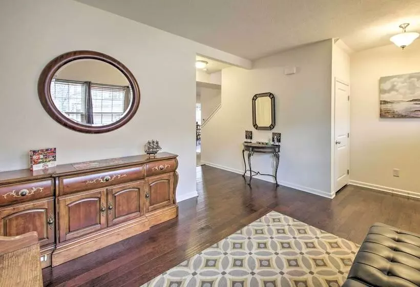 Greenwood Home ~15 Mi To Indianapolis!