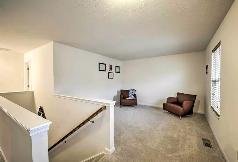 Greenwood Home ~15 Mi To Indianapolis!