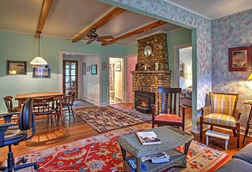 Harbert Cottage W/ Fire Pit: Half Mile To Beach!