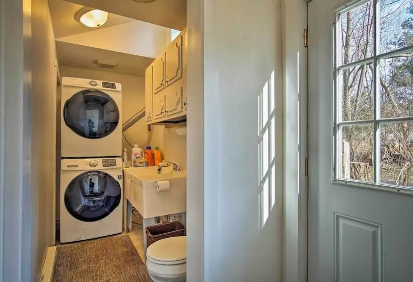 Harbert Cottage W/ Fire Pit: Half Mile To Beach!