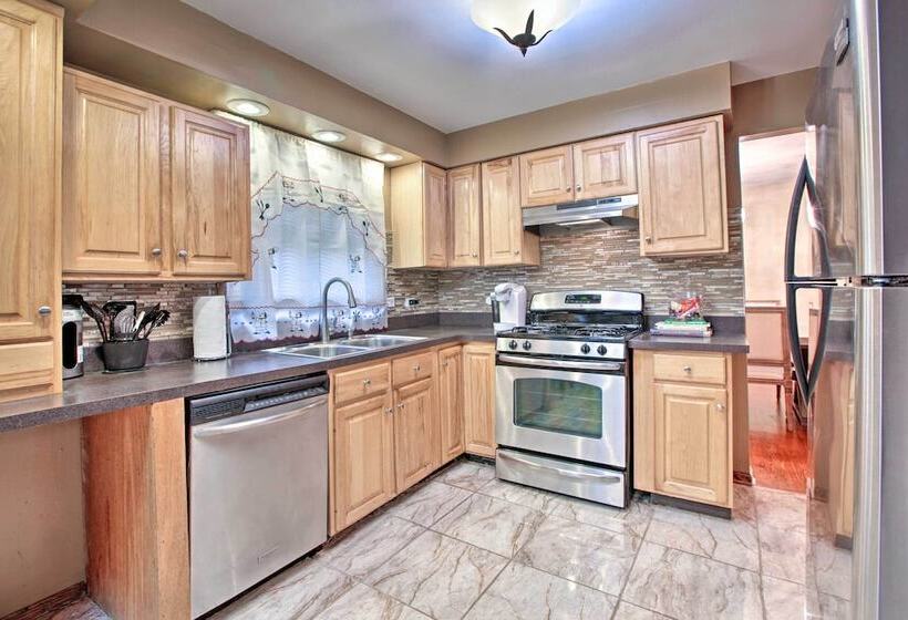 Home W/ Yard & Patio ~ 30 Mi To Downtown Chicago