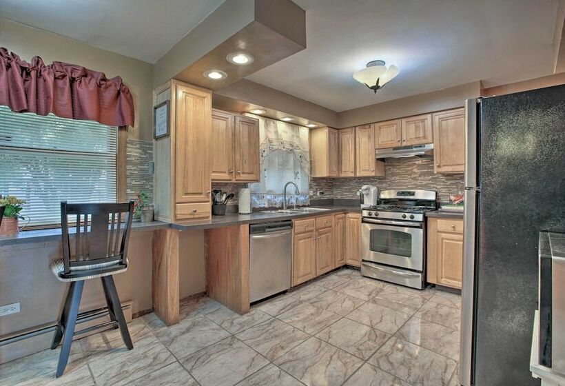 Home W/ Yard & Patio ~ 30 Mi To Downtown Chicago