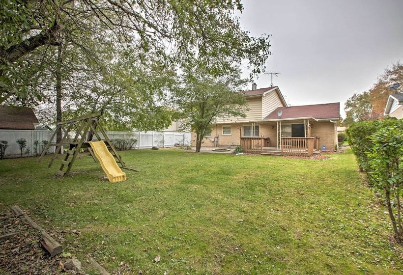 Home W/ Yard & Patio ~ 30 Mi To Downtown Chicago