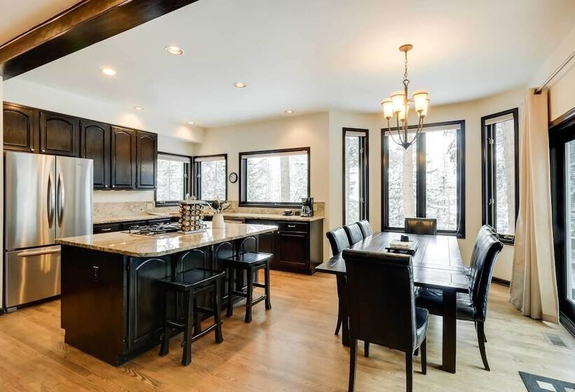 Hot Tub & Ski Shuttle: Forested Breckenridge Home!