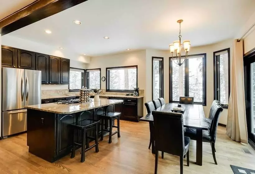 Hot Tub & Ski Shuttle: Forested Breckenridge Home!