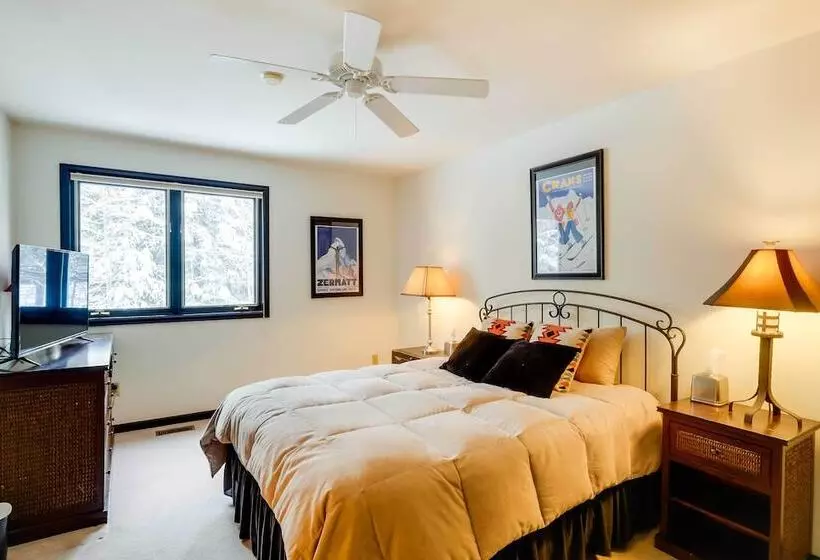 Hot Tub & Ski Shuttle: Forested Breckenridge Home!