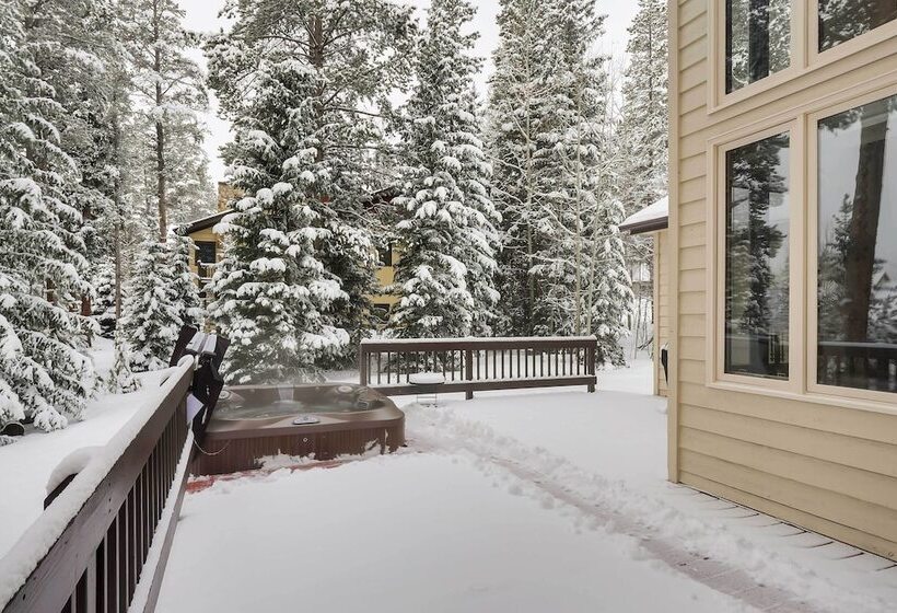 Hot Tub & Ski Shuttle: Forested Breckenridge Home!