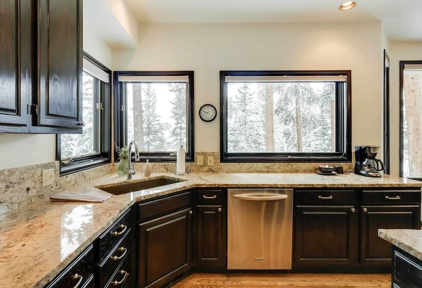 Hot Tub & Ski Shuttle: Forested Breckenridge Home!
