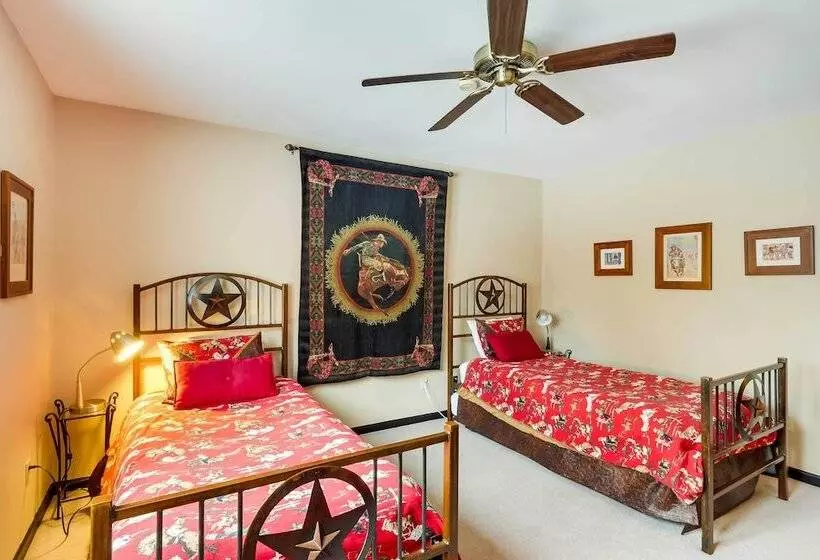 Hot Tub & Ski Shuttle: Forested Breckenridge Home!