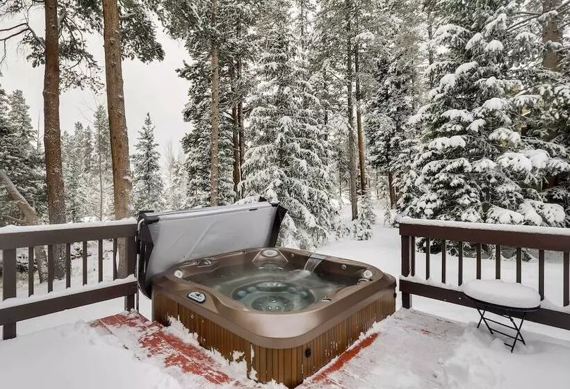 Hot Tub & Ski Shuttle: Forested Breckenridge Home!