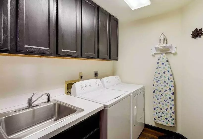 Hot Tub & Ski Shuttle: Forested Breckenridge Home!