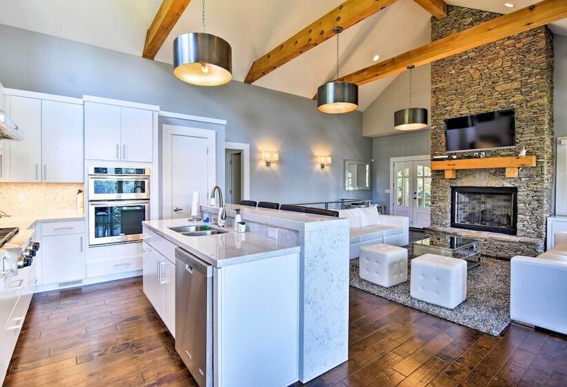 Lake Santeetlah Home W/ Gas Grill, Walk To Marina!