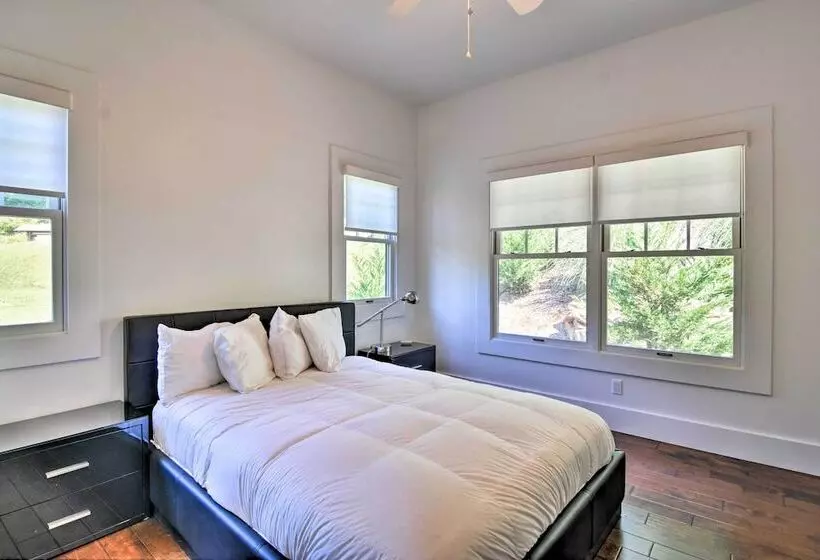 Lake Santeetlah Home W/ Gas Grill, Walk To Marina!