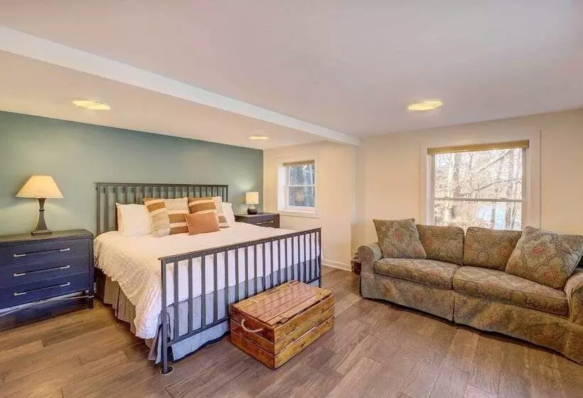 Lakefront Butler Retreat W/ Hot Tub & Dock!