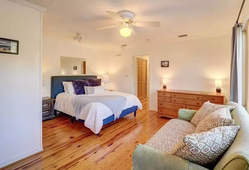 Lakefront Butler Retreat W/ Hot Tub & Dock!