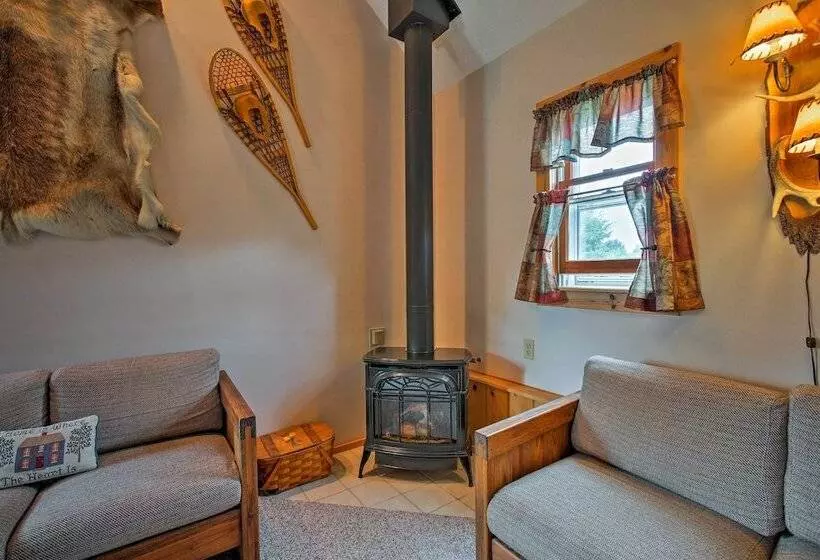 Leelanau Country Cottage ~ 4 Mi To Suttons Bay!