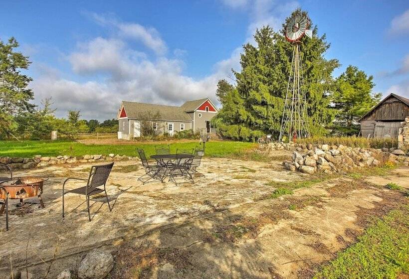 Leelanau Country Cottage ~ 4 Mi To Suttons Bay!
