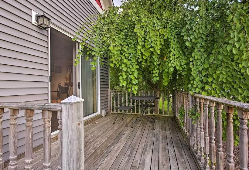 Leelanau Country Cottage ~ 4 Mi To Suttons Bay!