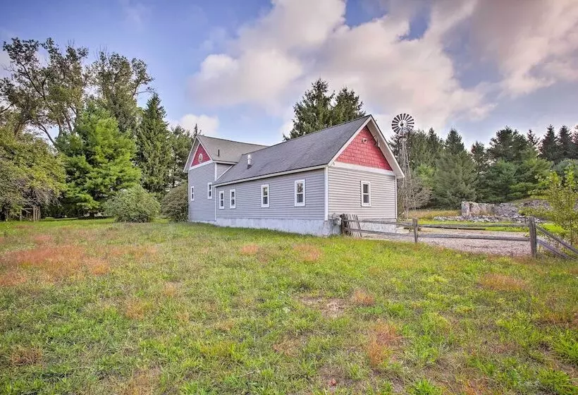 Leelanau Country Cottage ~ 4 Mi To Suttons Bay!