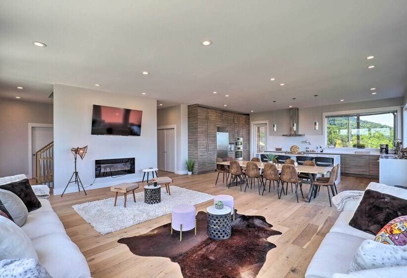 Luxe Asheville Home W/ Stunning Mountain Views!