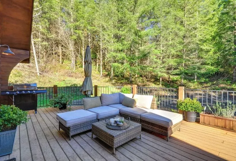 Luxe Cabin In The Woods: Walk To Lake!