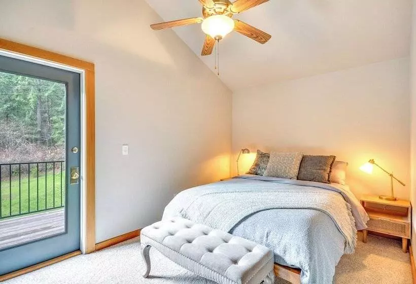 Luxe Cabin In The Woods: Walk To Lake!