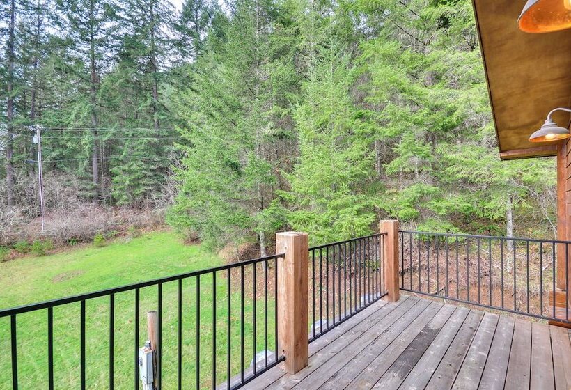 Luxe Cabin In The Woods: Walk To Lake!