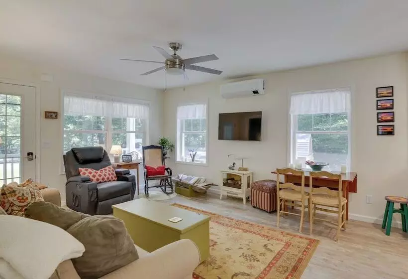 Maine Cottage W/ Dock & Kayaks, Near Augusta!