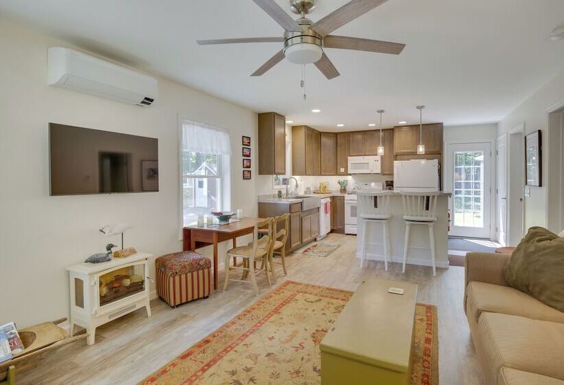 Maine Cottage W/ Dock & Kayaks, Near Augusta!