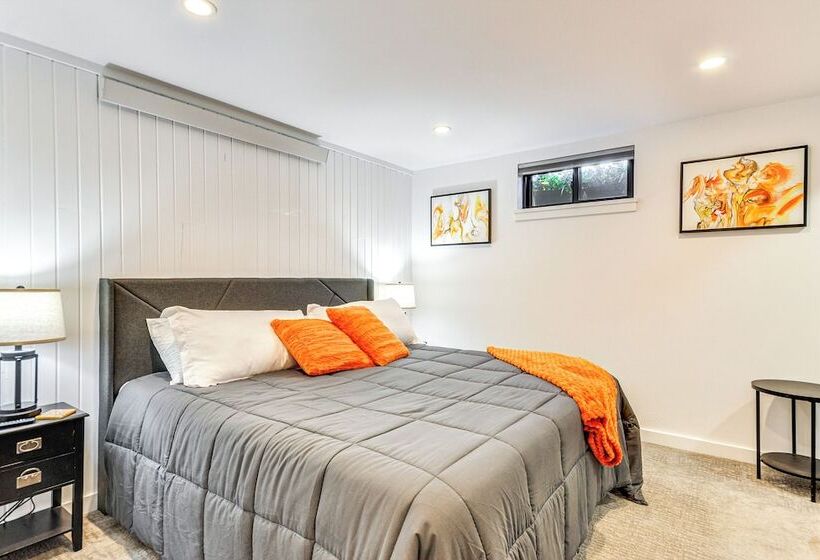 Mt Hood Views: Modern Underwood Home W/ Deck!