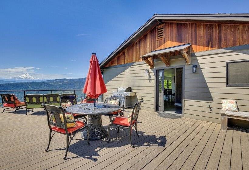 Mt Hood Views: Modern Underwood Home W/ Deck!