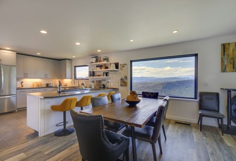 Mt Hood Views: Modern Underwood Home W/ Deck!