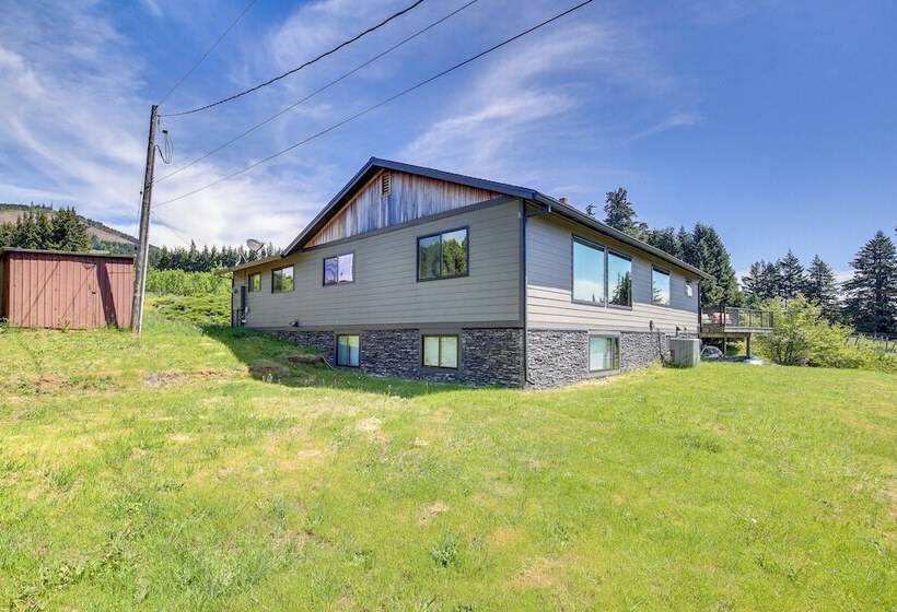 Mt Hood Views: Modern Underwood Home W/ Deck!