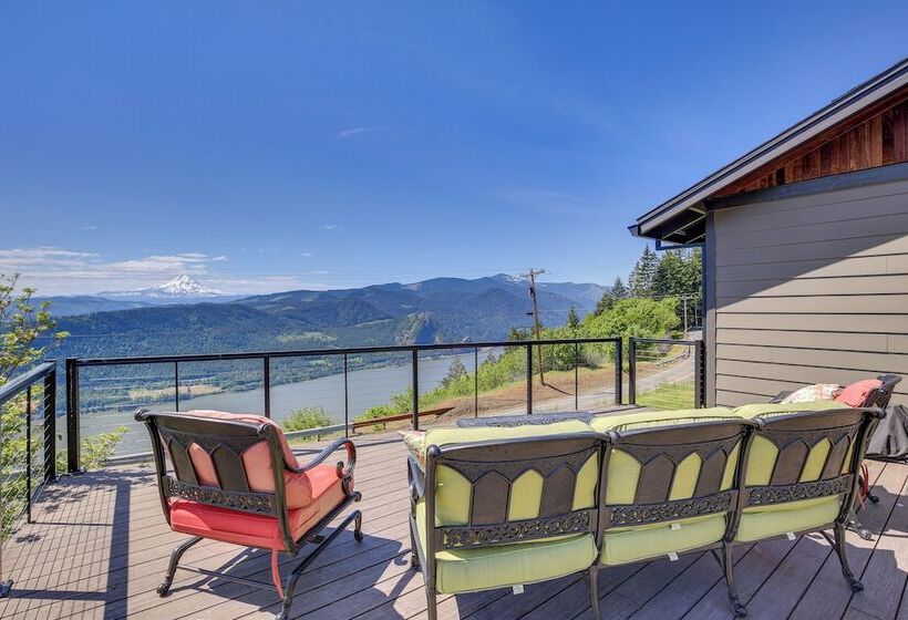 Mt Hood Views: Modern Underwood Home W/ Deck!