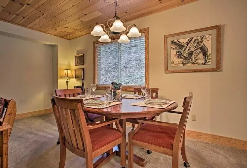 North Carolina Abode   Hot Tub, Foosball & Grill!