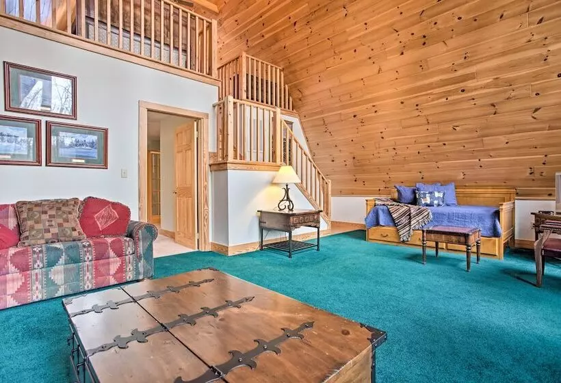 North Carolina Abode   Hot Tub, Foosball & Grill!