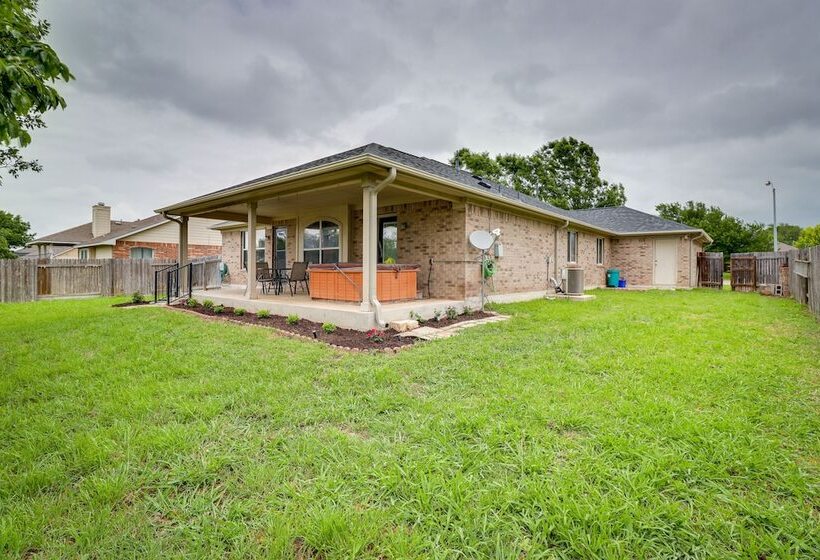 Pet Friendly Round Rock Escape W/ Hot Tub!